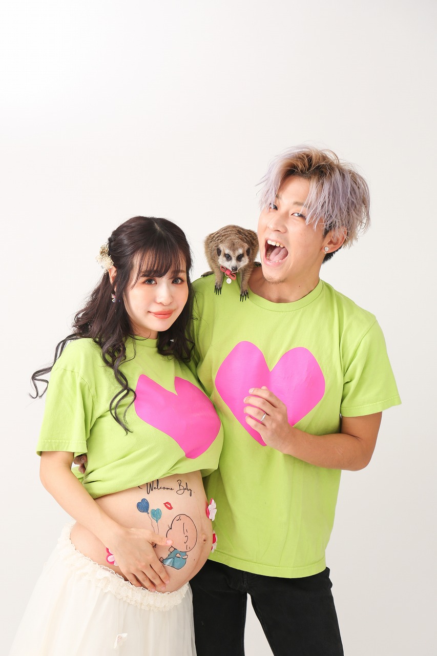 マタニティフォト＞初・ミーアキャット＜クレしんTシャツ＞ | フォト
