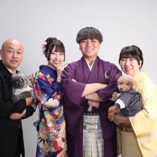 家族で祝う二十歳記念　ご家族みんなで着物withワンちゃん